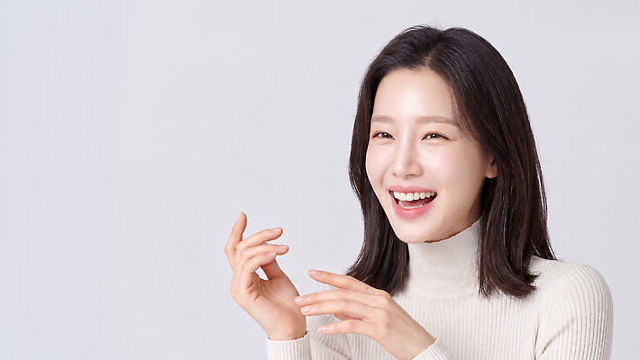 JPG 편집이미지 헤어스타일 여자 행복 표정 미소 웃음 스웨터 일과 의료성형뷰티 편집실사 AI인물포토 AI콘텐츠 감정 상의 사람 CG 파일형식 AI포토 옷