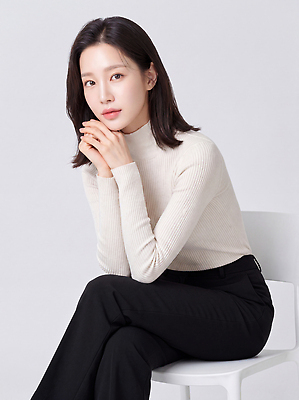 JPG 모델 편집이미지 시선 여자 패션 얼굴 포즈 바지 미소 앉기 터틀넥 의료성형뷰티 스타일 편집실사 AI인물포토 AI콘텐츠 모션 하의 표정 사람 신체부위 스웨터 CG 파일형식 AI포토 옷 상의