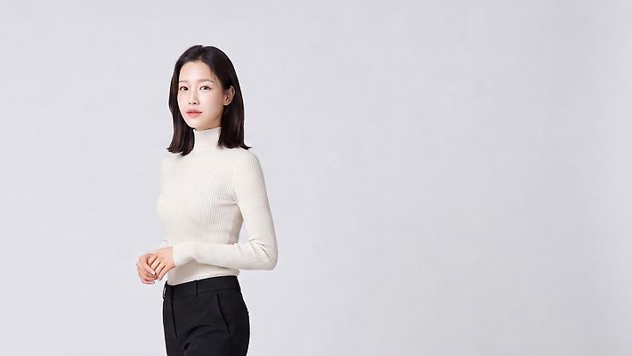 JPG 모델 편집이미지 옷 여자 패션 포즈 바지 스튜디오 미소 스웨터 의료성형뷰티 스타일 편집실사 AI인물포토 AI콘텐츠 상의 하의 표정 사람 CG 파일형식 AI포토