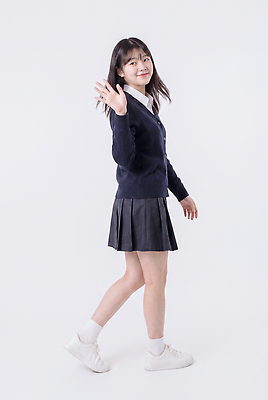 JPG 편집이미지 학생 옷 여자 교복 학교 청소년 한명 미소 일상 걷기 손인사 의료성형뷰티 편집실사 AI인물포토 AI콘텐츠 1 교육 모션 표정 사람 라이프 인사 CG 파일형식 AI포토 생활 예절