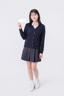 JPG 모델 편집이미지 학생 옷 여학생 여자 교복 종이 학교 한명 서기 들기 앞모습 의료성형뷰티 편집실사 AI인물포토 AI콘텐츠 1 교육 뷰포인트 모션 사람 CG 파일형식 AI포토