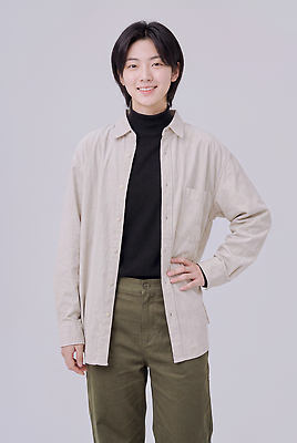 JPG 모델 편집이미지 옷 여자 포즈 셔츠 상의 스튜디오 미소 편안함 의료성형뷰티 편집실사 AI인물포토 AI콘텐츠 표정 사람 감각 CG 파일형식 AI포토