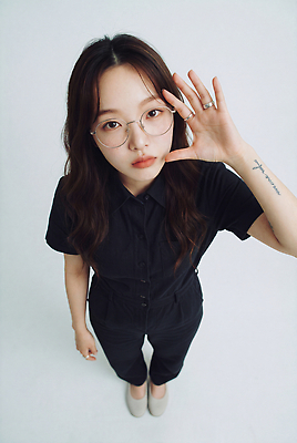 JPG 모델 편집이미지 직업 손 옷 여자 얼굴 포즈 사람 빛 의료성형뷰티 스타일 크리에이터 편집실사 AI인물포토 AI콘텐츠 신체부위 CG 파일형식 1인미디어 AI포토 방송