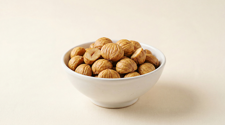 JPG 편집이미지 그릇 음식 자연 디저트 한국 요리 식사 가을 맛 밤 깐밤 편집실사 AI포토 AI콘텐츠 식기 계절 아시아 컨셉 견과류 CG 생태계 파일형식 나라