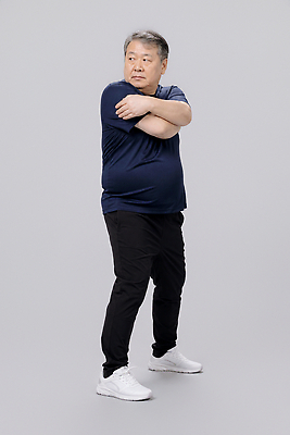 JPG 편집이미지 옷 남자 중년 포즈 건강 서기 운동복 운동 스트레칭 의료성형뷰티 홈트레이닝 편집실사 AI인물포토 AI콘텐츠 모션 사람 성인 CG 파일형식 AI포토