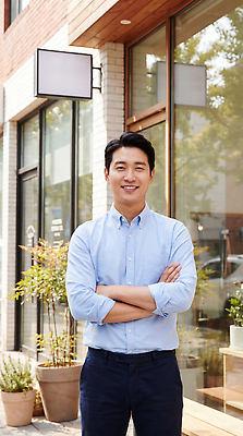 JPG 식물 편집이미지 남자 창문 거리 미소 웃음 사람 팔짱 상점 의료성형뷰티 소상공인 편집실사 AI인물포토 AI콘텐츠 직업 모션 표정 경제 상인 CG 파일형식 AI포토