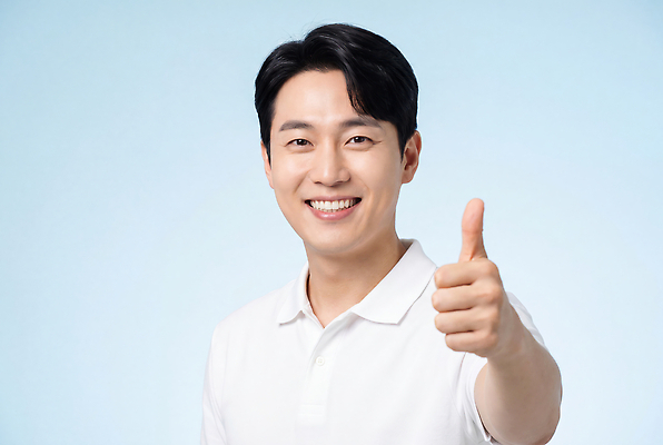 JPG 편집이미지 남자 행복 포즈 웃음 사람 의료성형뷰티 소상공인 편집실사 AI인물포토 AI콘텐츠 직업 감정 표정 경제 상인 CG 파일형식 AI포토