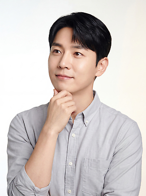 JPG 편집이미지 남자 셔츠 생각 의료성형뷰티 소상공인 편집실사 AI인물포토 AI콘텐츠 직업 상의 사람 경제 상인 CG 파일형식 AI포토 옷