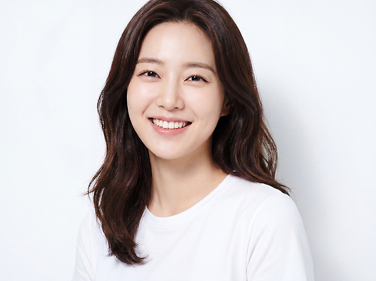 JPG 편집이미지 옷 여자 행복 미소 사람 흰색 의료성형뷰티 편집실사 AI인물포토 AI콘텐츠 감정 컬러 표정 CG 파일형식 AI포토