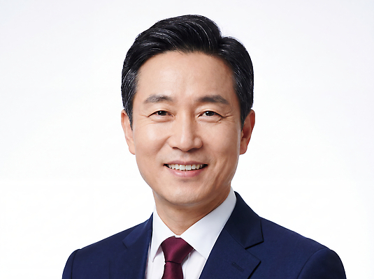 JPG 편집이미지 남자 CEO 직장 미소 웃음 정장 비즈니스맨 프로필 의료성형뷰티 편집실사 AI인물포토 AI콘텐츠 직업 옷 회사 비즈니스 표정 사람 직장인 CG 파일형식 AI포토