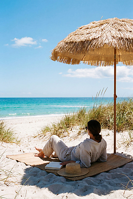 JPG 편집이미지 바다 여행 자연 하늘 휴식 사람 풍경 해변 여름 모래사장 파라솔 편집실사 AI인물포토 AI콘텐츠 계절 컨셉 CG 생태계 파일형식 AI포토