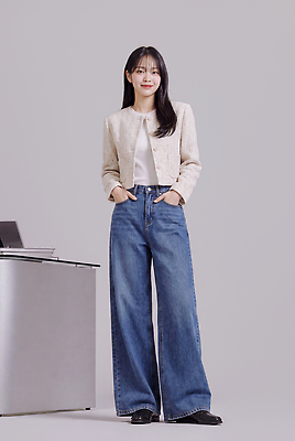 JPG 모델 편집이미지 옷 여자 패션 백그라운드 직장 한명 사무실 재킷 청바지 여성복 모던 의료성형뷰티 스타일 편집실사 AI인물포토 AI콘텐츠 1 회사 비즈니스 바지 사람 외투 CG 파일형식 AI포토 상의 하의