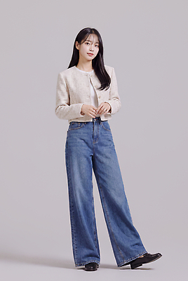 JPG 모델 편집이미지 옷 여자 패션 포즈 백그라운드 한명 앞모습 재킷 청바지 의료성형뷰티 스타일 편집실사 AI인물포토 AI콘텐츠 1 뷰포인트 바지 사람 외투 CG 파일형식 AI포토 상의 하의