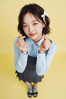 JPG 편집이미지 헤어스타일 여학생 여자 패션 얼굴 미소 하이앵글 머리핀 손하트 의료성형뷰티 편집실사 하이틴 AI인물포토 AI콘텐츠 학생 뷰포인트 컨셉 장신구 표정 사람 손짓 신체부위 CG 파일형식 AI포토 모션