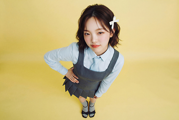 JPG 편집이미지 헤어스타일 손 원피스 여자 패션 포즈 사람 하이앵글 다리 허리 블라우스 의료성형뷰티 스타일 편집실사 하이틴 AI인물포토 AI콘텐츠 옷 뷰포인트 컨셉 상의 신체부위 CG 파일형식 AI포토