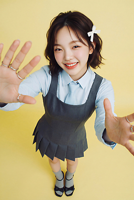 JPG 편집이미지 손 여자 행복 포즈 셔츠 미소 청춘 치마 하이앵글 의료성형뷰티 스타일 편집실사 하이틴 AI인물포토 AI콘텐츠 감정 뷰포인트 컨셉 상의 하의 표정 사람 신체부위 CG 파일형식 AI포토 옷