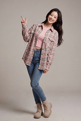 JPG 모델 편집이미지 여자 패션 포즈 신발 남방 스튜디오 실내 미소 캐주얼 청바지 체크무늬 의료성형뷰티 스타일 편집실사 AI인물포토 AI콘텐츠 옷 셔츠 무늬 바지 표정 사람 내부 CG 파일형식 AI포토 상의 하의