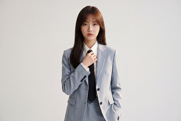 JPG 편집이미지 여자 패션 포즈 정장 회색 직장인 주머니 신입사원 의료성형뷰티 스타일 편집실사 AI인물포토 AI콘텐츠 직업 옷 컬러 비즈니스 사람 CG 파일형식 AI포토