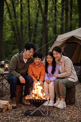 JPG 편집이미지 여행 가족 자연 함께함 소녀 소년 야외 소풍 공간 캠핑 저녁 숲 모닥불 즐거움 주말 소통 의료성형뷰티 편집실사 AI인물포토 AI콘텐츠 여자 남자 감정 어린이 컨셉 관계 불 레저 야외활동 밤 야간 CG 생태계 파일형식 AI포토 자연요소 사람