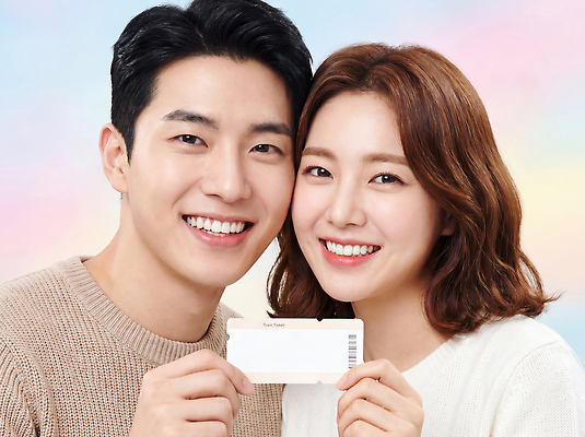 JPG 편집이미지 커플 행복 실내 사랑 웃음 사람 귀여움 촬영 기쁨 티켓 그라데이션 의료성형뷰티 편집실사 AI인물포토 AI콘텐츠 감정 컨셉 관계 표정 내부 CG 파일형식 AI포토