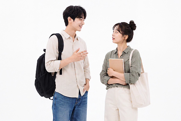 JPG 편집이미지 여자 남자 가방 학교 대화 웃음 일상 친구 공책 공간 만남 대학교 백팩 의료성형뷰티 편집실사 AI인물포토 AI콘텐츠 잡화 교육 컨셉 관계 문구용품 표정 말하기 사람 라이프 CG 파일형식 AI포토 모션 생활 오브젝트
