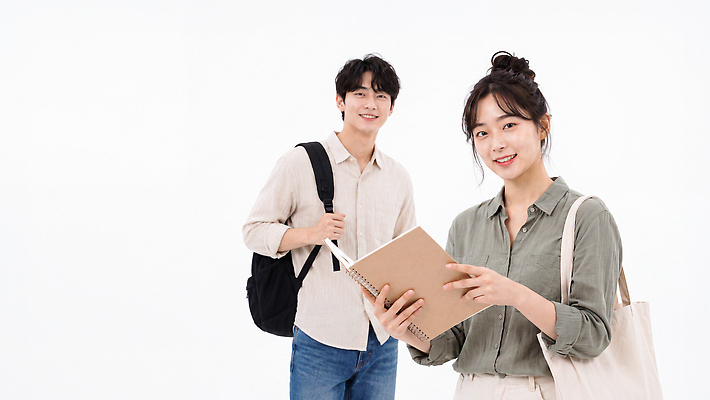 JPG 편집이미지 여자 남자 포즈 가방 스튜디오 웃음 친구 청춘 세트 촬영 공책 모임 의료성형뷰티 편집실사 AI인물포토 AI콘텐츠 잡화 컨셉 관계 문구용품 표정 사람 CG 파일형식 AI포토 오브젝트