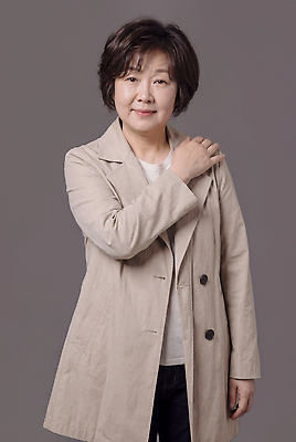 JPG 편집이미지 여자 포즈 코트 베이지색 의료성형뷰티 편집실사 AI인물포토 AI콘텐츠 컬러 사람 외투 CG 파일형식 AI포토 상의 옷