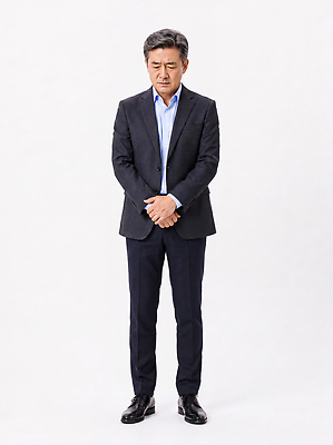 JPG 편집이미지 옷 남자 중년 포즈 비즈니스 정장 비즈니스맨 의료성형뷰티 편집실사 AI인물포토 AI콘텐츠 사람 성인 직장인 CG 파일형식 AI포토 직업