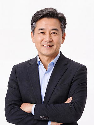JPG 편집이미지 남자 중년 포즈 미소 정장 팔짱 비즈니스맨 전문 의료성형뷰티 편집실사 AI인물포토 AI콘텐츠 옷 비즈니스 모션 표정 사람 성인 직장인 CG 파일형식 AI포토 직업