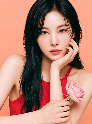 JPG 편집이미지 긴머리 여자 꽃 얼굴 포즈 표정 빨간색 뷰티 장미 머리 촬영 피부 의료성형뷰티 스타일 편집실사 AI인물포토 AI콘텐츠 식물 헤어스타일 컬러 사람 신체부위 CG 파일형식 AI포토