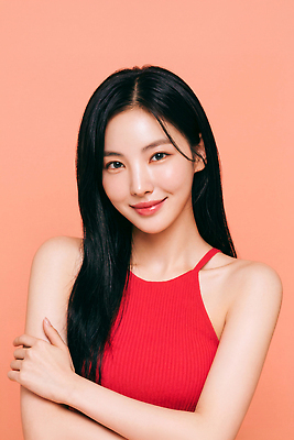 JPG 편집이미지 옷 여자 패션 미소 웃음 빨간색 팔짱 매력적 의료성형뷰티 스타일 편집실사 AI인물포토 AI콘텐츠 컬러 컨셉 모션 표정 사람 CG 파일형식 AI포토