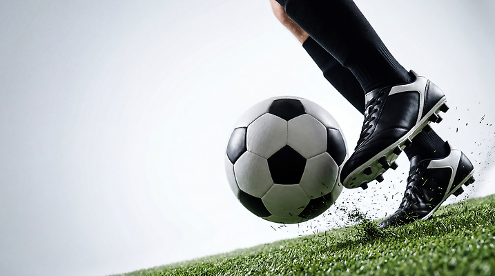 JPG 편집이미지 스포츠 축구공 공 발 운동선수 잔디 운동 축구 경기장 슈팅 의료성형뷰티 편집실사 식물 축구용품 스포츠시설 건강 신체부위 구기 CG 파일형식 스포츠용품 사람 시설 오브젝트