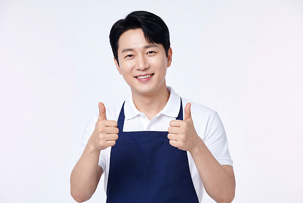 JPG 편집이미지 남자 한명 웃음 요리사 앞치마 엄지손가락 창업 환영 의료성형뷰티 좋음 편집실사 직업 1 컨셉 손가락 표정 사람 CG 자영업 파일형식 손 비즈니스 신체부위