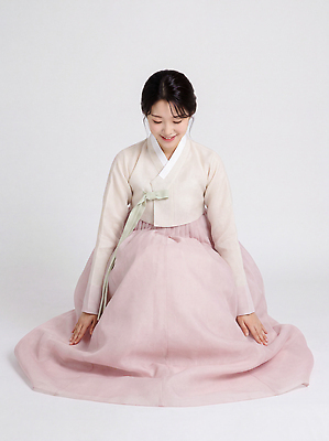 JPG 편집이미지 전통 손 여자 문화 포즈 한국 앉기 전통의상 한복 무릎 자태 의료성형뷰티 편집실사 한국전통 아시아 모션 사람 신체부위 CG 파일형식 나라