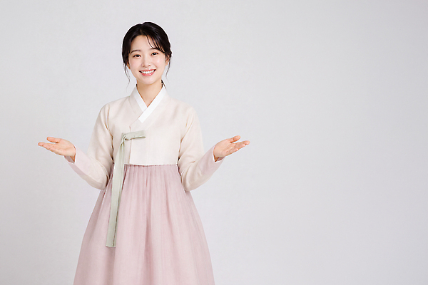 JPG 편집이미지 전통 손 옷 여자 패션 문화 한국 미소 손짓 한복 환영 의료성형뷰티 편집실사 한국전통 아시아 모션 표정 사람 신체부위 전통의상 CG 파일형식 나라