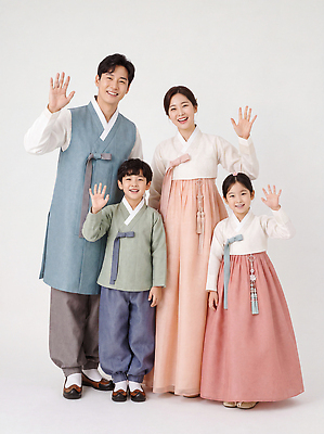 JPG 편집이미지 전통 손 옷 여자 남자 행복 문화 어린이 가족 웃음 부모 인사 한복 의료성형뷰티 편집실사 AI인물포토 AI콘텐츠 한국전통 감정 관계 표정 사람 신체부위 예절 전통의상 CG 파일형식 AI포토 한국 아시아 나라
