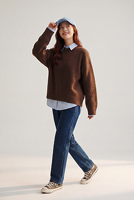 JPG 모델 편집이미지 여자 패션 포즈 셔츠 실내 캐주얼 유행 걷기 청바지 스웨터 캡모자 의료성형뷰티 스타일 편집실사 AI인물포토 AI콘텐츠 모자 옷 상의 바지 모션 사람 내부 CG 파일형식 AI포토 잡화 하의