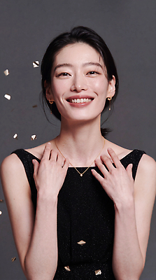 JPG 편집이미지 드레스 여자 감정 포즈 목걸이 장신구 미소 웃음 이벤트 장식 쇼핑 검은색 고급 꽃가루 프리미엄 의료성형뷰티 편집실사 옷 컬러 컨셉 표정 사람 가루 CG 파일형식