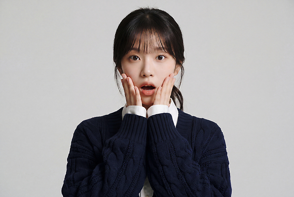 JPG 편집이미지 손 여자 교복 얼굴 포즈 청소년 고등학생 표정 놀람 스웨터 카디건 니트 반응 의료성형뷰티 편집실사 학생 옷 감정 상의 사람 신체부위 외투 CG 파일형식