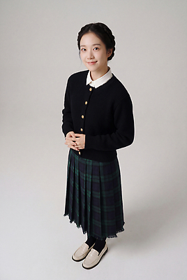 JPG 편집이미지 응시 옷 여학생 여자 패션 학교 청소년 치마 양손 체크무늬 의료성형뷰티 중고등학생 편집실사 학생 손 시선 교육 무늬 중학생 고등학생 하의 사람 CG 파일형식 신체부위