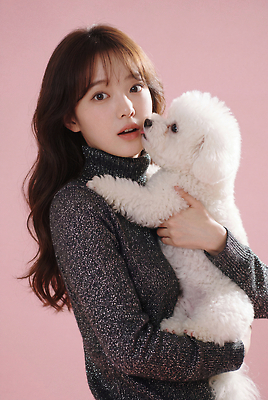 JPG 편집이미지 여자 반려견 분홍색 안기 키스 실내 표정 사랑 귀여움 기쁨 강아지 의료성형뷰티 비숑프리제 편집실사 감정 컬러 컨셉 모션 사람 내부 반려동물 개 CG 애정표현 파일형식 동물 포유류 표현
