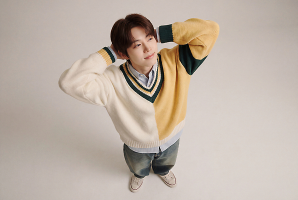 JPG 모델 편집이미지 디자인 옷 패션 남자 포즈 스튜디오 웃음 상반신 사진촬영 의료성형뷰티 편집실사 표정 사람 촬영 CG 파일형식