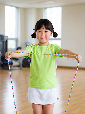 JPG 편집이미지 어린이 놀이 실내 건강 웃음 친구 운동 체육 동료 즐거움 체육관 줄넘기 의료성형뷰티 편집실사 감정 관계 표정 사람 내부 CG 파일형식