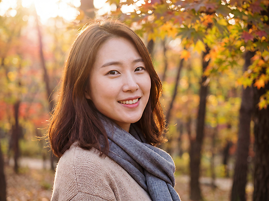 JPG 편집이미지 여자 자연 단풍나무 밝음 미소 햇빛 가을풍경 스카프 산책 분위기 숲 가을여행 오후 의료성형뷰티 편집실사 AI인물포토 AI콘텐츠 나무 여행 컨셉 단풍 휴식 표정 사람 풍경 빛 목도리 가을 CG 생태계 파일형식 AI포토 식물 잡화 계절 잎