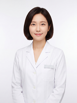 JPG 편집이미지 직업 여자 건강 병원 미소 사람 치료 진료 의사 의사가운 전문직 약국 약사 의료성형뷰티 편집실사 AI인물포토 AI콘텐츠 의학 표정 의료진 가운 CG 파일형식 AI포토 옷