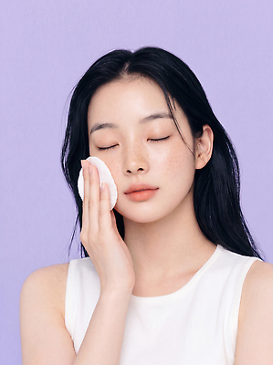 JPG 편집이미지 여자 관리 화장 화장품 세수 피부 피부관리 스킨케어 클렌징 주근깨 패드 화장솜 의료성형뷰티 편집실사 AI인물포토 AI콘텐츠 사람 신체부위 뷰티 청결 화장용품 점 CG 파일형식 AI포토 미용용품 위생 오브젝트