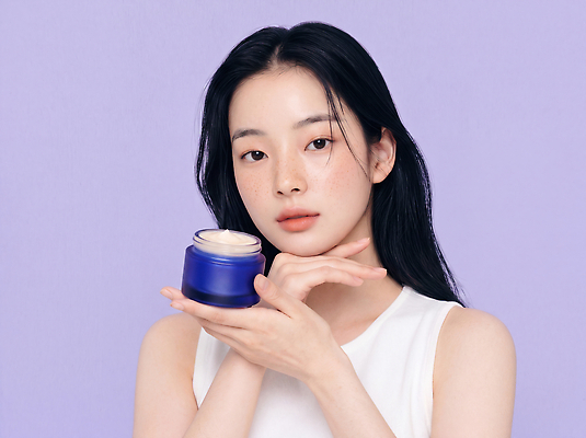 JPG 편집이미지 여자 관리 앞모습 촬영 상품 피부 크림 피부관리 스킨케어 주근깨 자태 의료성형뷰티 편집실사 AI인물포토 AI콘텐츠 뷰포인트 사람 신체부위 뷰티 점 CG 파일형식 AI포토