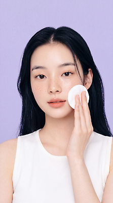 JPG 편집이미지 여자 관리 일상 화장 화장품 상품 피부 피부관리 스킨 스킨케어 주근깨 패드 화장솜 의료성형뷰티 편집실사 AI인물포토 AI콘텐츠 사람 라이프 신체부위 뷰티 화장용품 점 CG 파일형식 AI포토 생활 미용용품 오브젝트