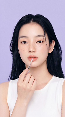 JPG 편집이미지 여자 화장 화장품 피부 피부관리 립글로스 스킨케어 주근깨 의료성형뷰티 스타일 편집실사 AI인물포토 AI콘텐츠 사람 신체부위 뷰티 점 CG 파일형식 AI포토