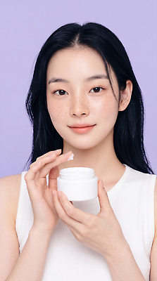JPG 편집이미지 여자 화장품 촉촉함 상품 피부 크림 피부관리 스킨케어 주근깨 의료성형뷰티 편집실사 AI인물포토 AI콘텐츠 사람 신체부위 뷰티 젖음 점 CG 파일형식 AI포토